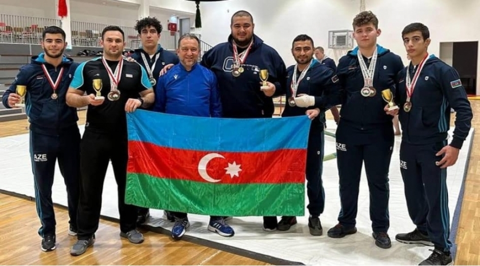 sumo-guleshchilerimiz-macaristandan-13-medalla-qayidirlar