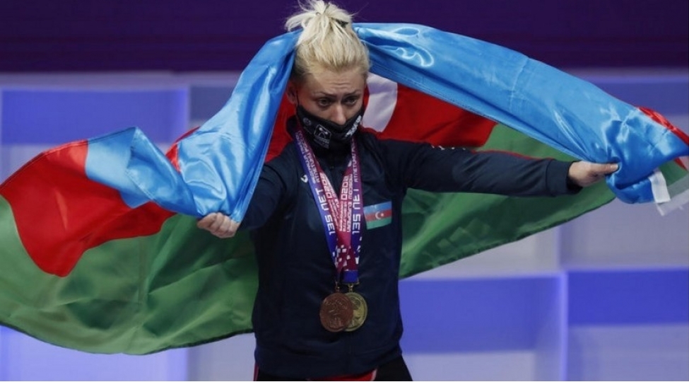 azerbaycanin-dunya-ve-avropa-chempionu-azadliga-buraxilib