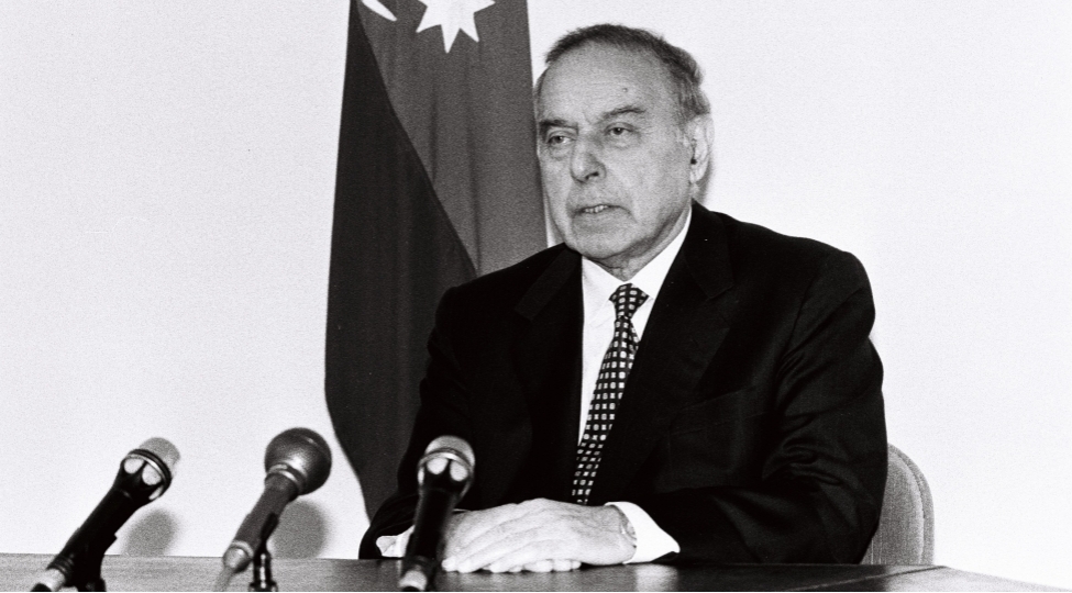 xalqa-bagishlanmish-omurden-anlar-1996-ci-ilin-oktyabri