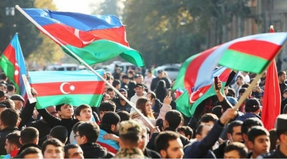 informasiya-muharibesinin-on-cebhesinde-dayanan-azerbaycan-gencliyi