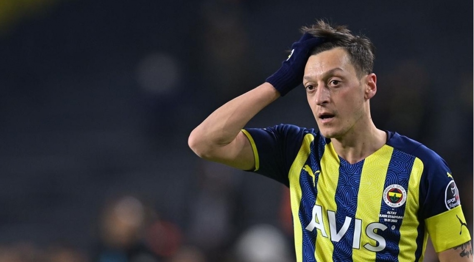 mesut-ozil-karyerasini-bitirir