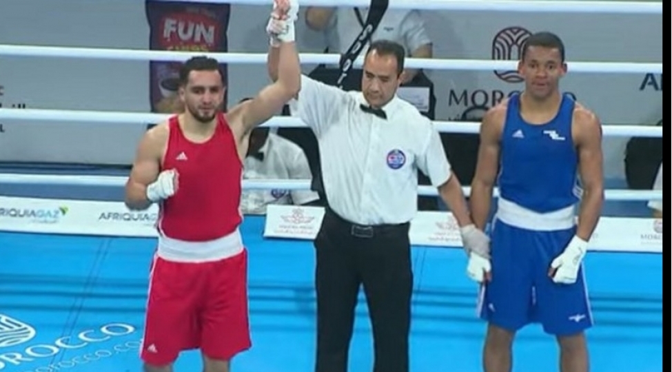 2-bokschumuz-qizil-kemer-seriyasinda-yarimfinala-yukseldi