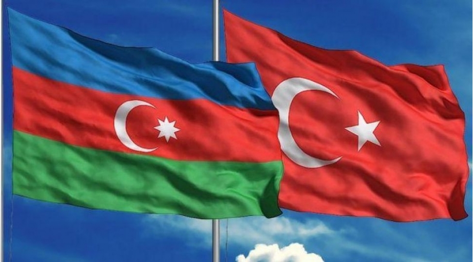 dunya-azerbaycan-ve-turkiyenin-timsalinda-qardashliq-numunesi-gorur
