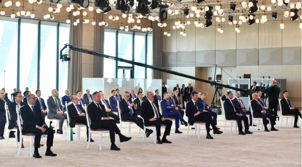 azerbaycanin-parlaq-geleceyine-hesablanan-ugurlu-siyaset