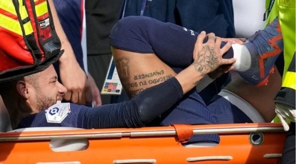 neymar-meydani-xerekde-terk-etdi