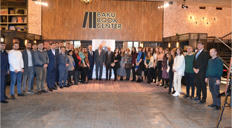 heyder-eliyev-ili-cherchivesinde-sozun-de-su-kimi-letafeti-var-movzusunda-poeziya-axshami-kechirilib-foto