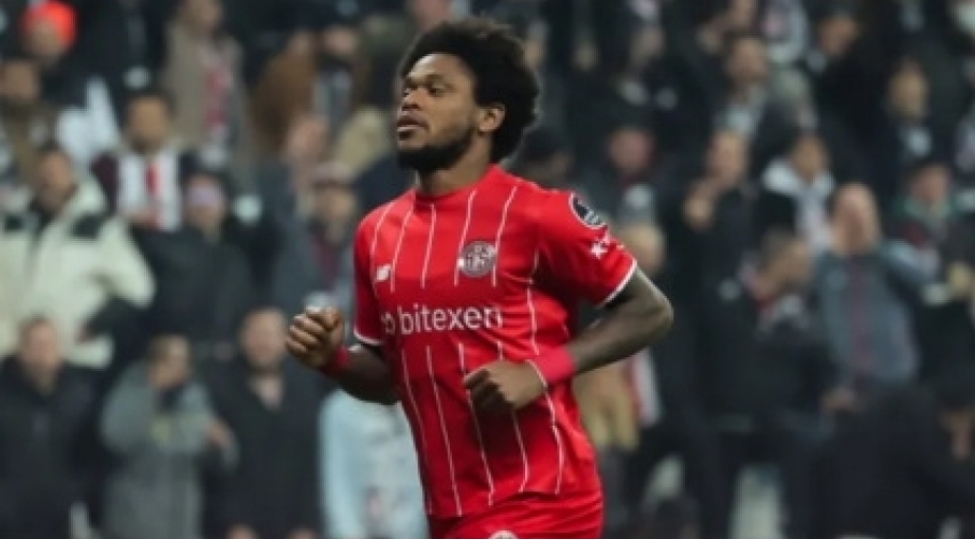 antalyaspor-adriano-ile-vidalashdi