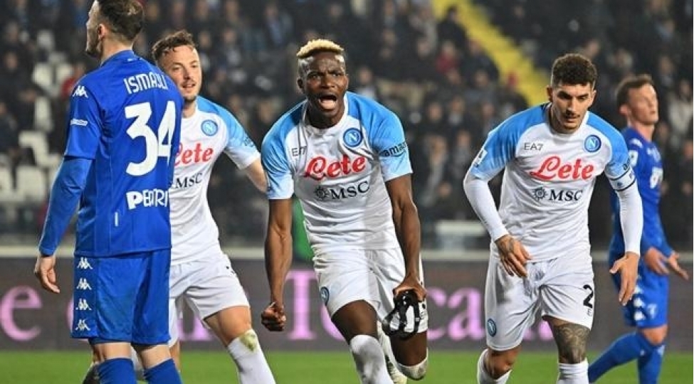 napoli-yene-qelebe-qazandi