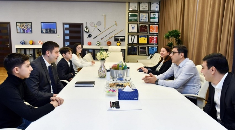ferid-qayibov-malayziyaya-yollanacaq-genc-badmintonchularla-gorushub