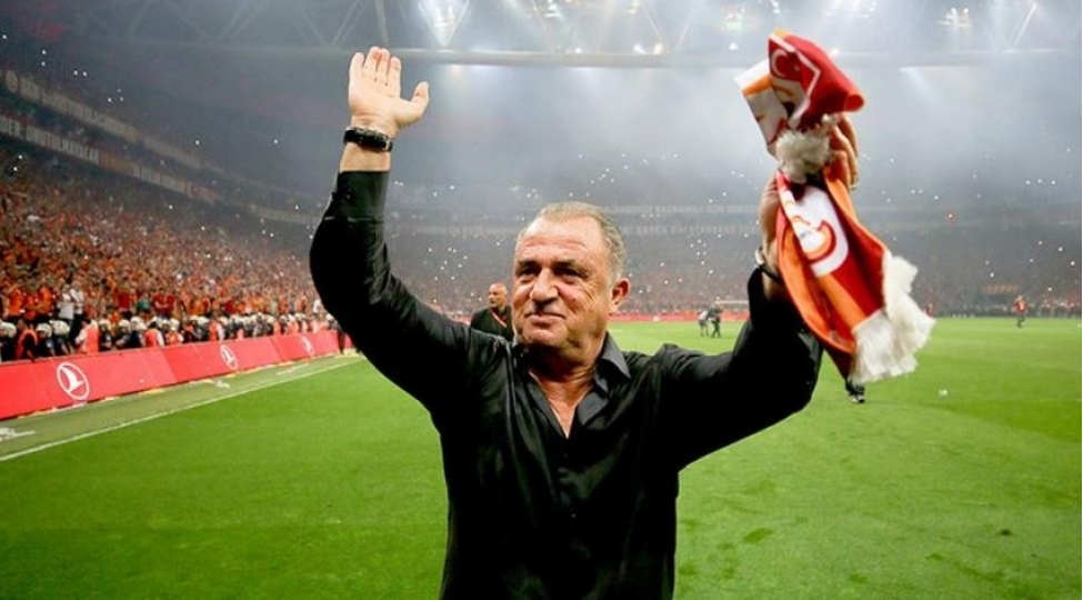 qalatasaray-efsanesinin-formasini-herracda-fenerbagcha-resmisi-alib