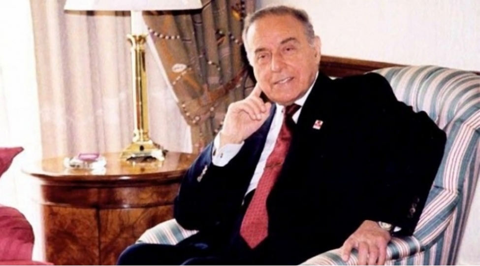 azerbaycanin-dovlet-musteqilliyini-ebedileshdiren-ulu-onder
