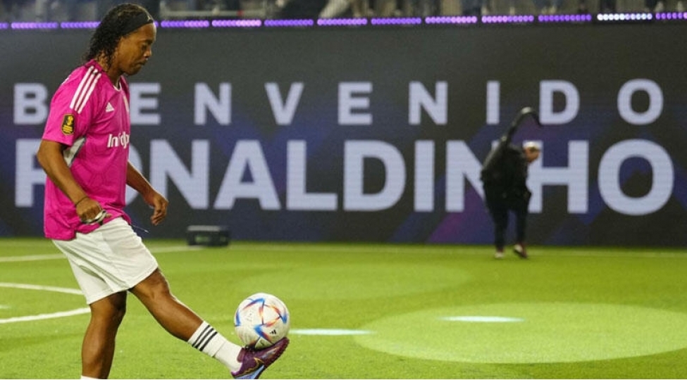 ronaldinyo-meydanlara-qayitdi-video