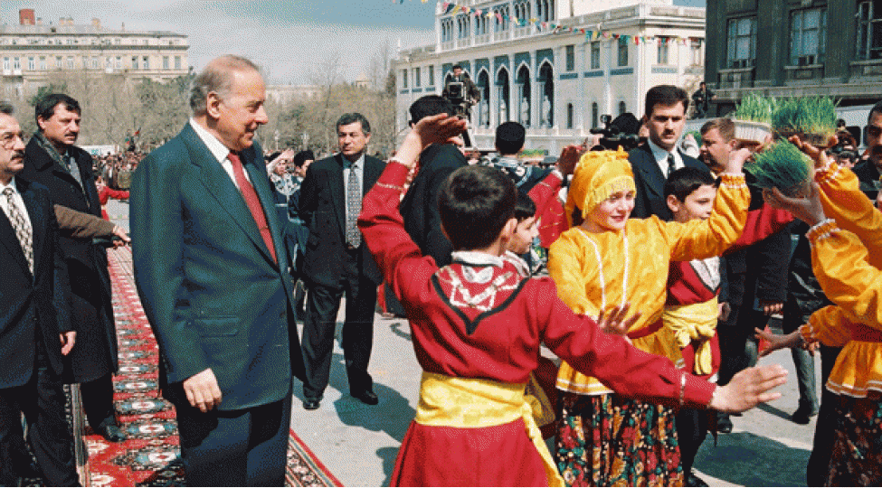 heyder-eliyev-ve-milli-tarixi-yaddashin-berpasi-olan-novruz-bayrami