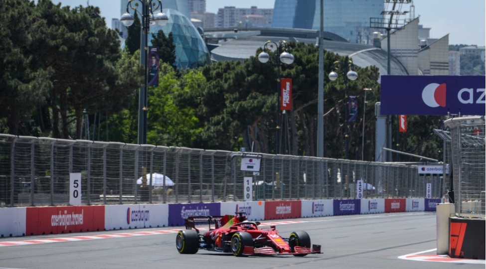 formula-1-de-trekin-kechdiyi-yollarda-beton-bariyerlerin-qurashdirilmasina-bashlanilir-2