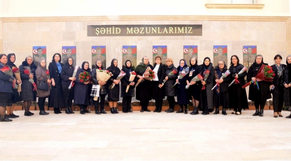 qadinlar-cemiyyetin-esas-sutunudur
