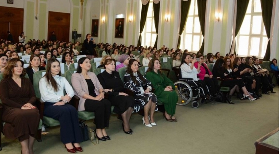 azerbaycan-cemiyyetinde-qadinlarin-rolu-artir