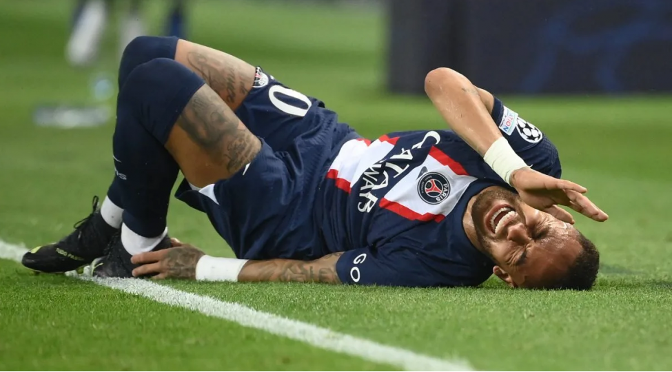 neymar-4-ay-oynaya-bilmeyecek