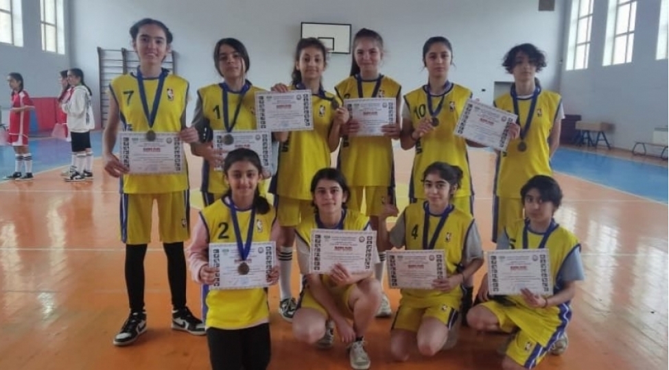 basketbol-uzre-absheron-rayon-chempionatinin-qalibleri-mukafatlandiriliblar