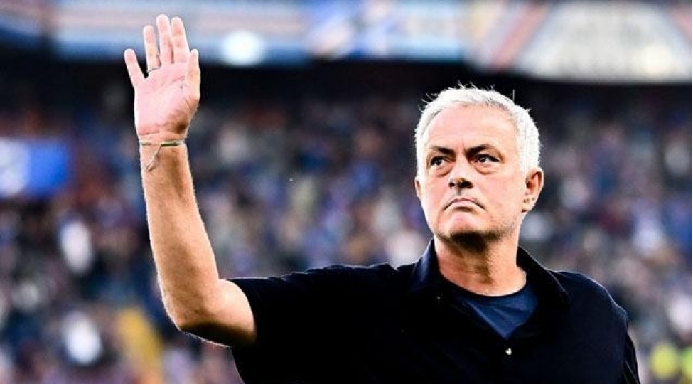 mourinyonun-evezleyicisini-tapdilar
