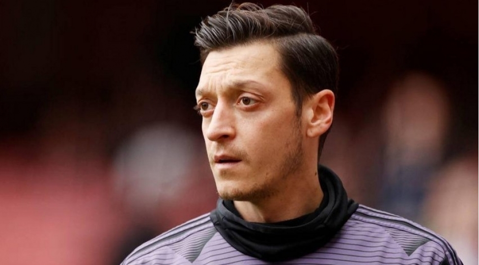 mesut-ozil-karyerasini-basha-vurdugunu-achiqlayib