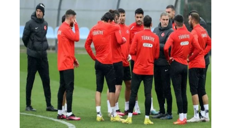 turkiye-milli-futbol-komandasi-ermenistana-gedib