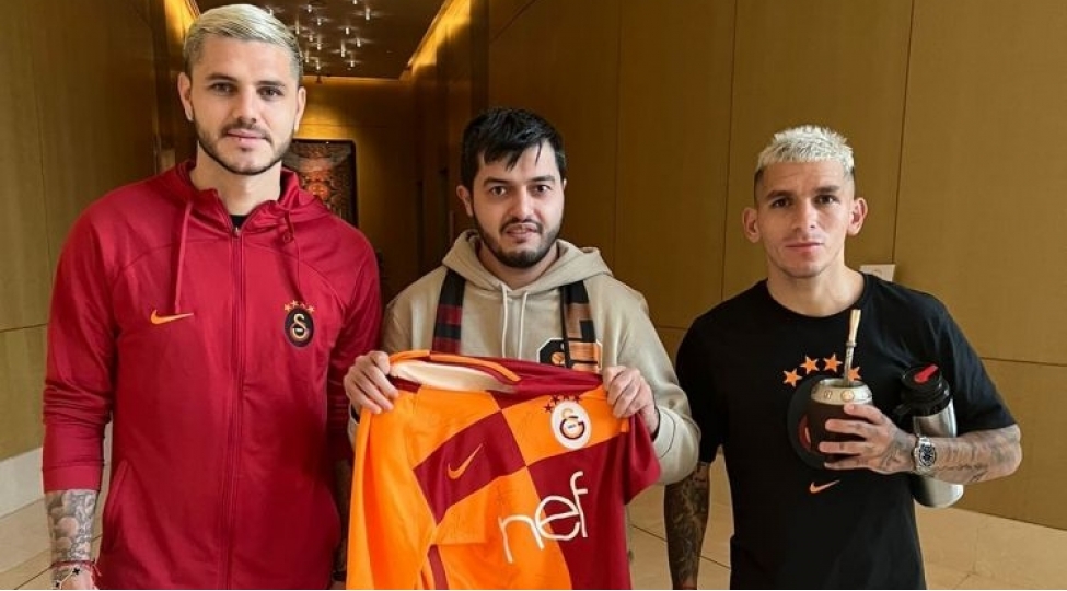 qalatasarayli-ulduz-futbolchular-azerbaycanli-fanatlari-ile-fotolar