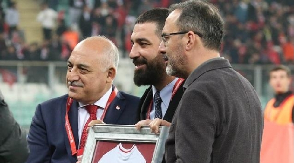 arda-turan-avro-2024-e-gedeceyimize-inaniram