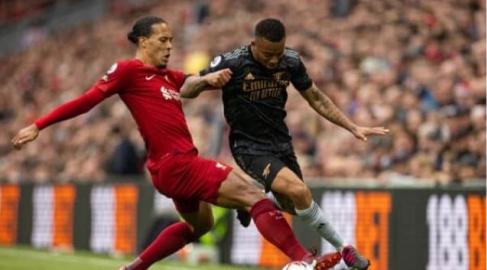 liverpul-arsenal-oyununda-qollu-hech-heche
