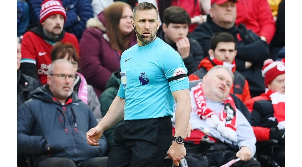 liverpulun-futbolchusunu-dirsekle-vuran-referi-hakimlikden-uzaqlashdirilib