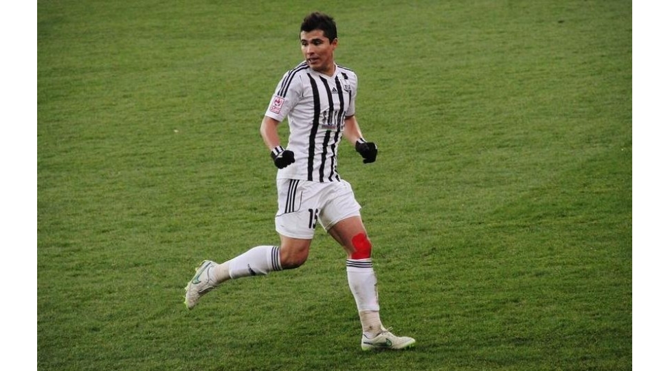 azerbaycanda-oynamish-paraqvayli-futbolchu-sabah-ugurlu-neftchi-ugursuz-movsum-kechirir