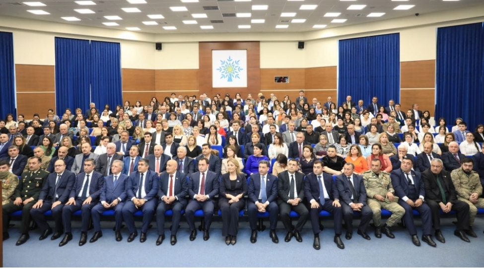 nizami-rayonunda-heyder-eliyev-ve-azerbaycanda-milli-intibah-dovru-movzusunda-konfrans-kechirilib-foto