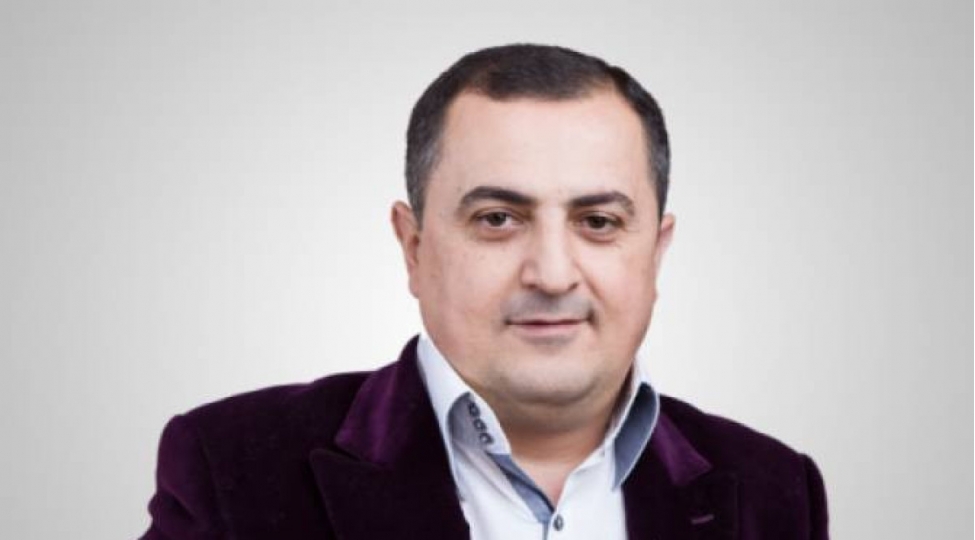 ermeni-nazir-muavini-azerbaycan-bayraginin-yandirilmasi-zamani-antonio-konflitti-de-zalda-olub
