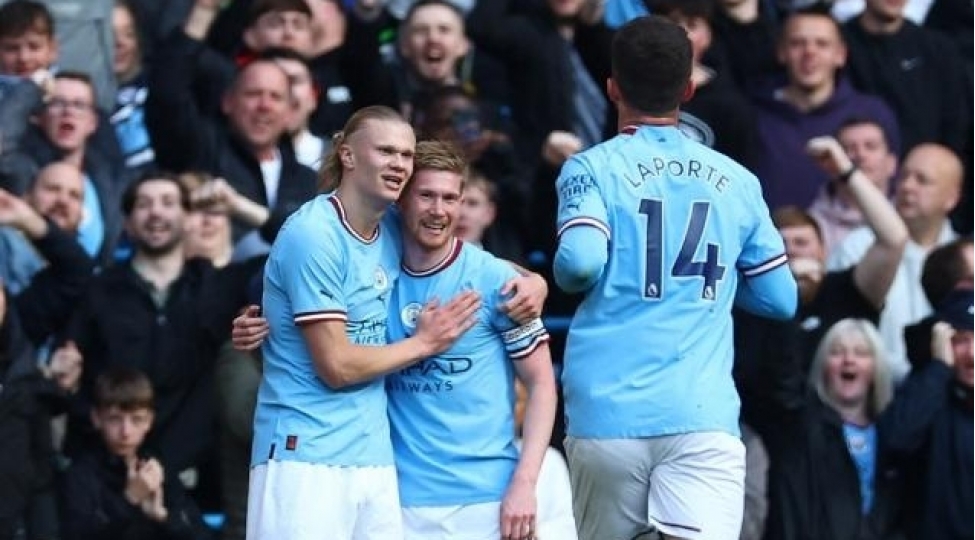 haalanddan-dubl-manchester-sitiden-qelebe
