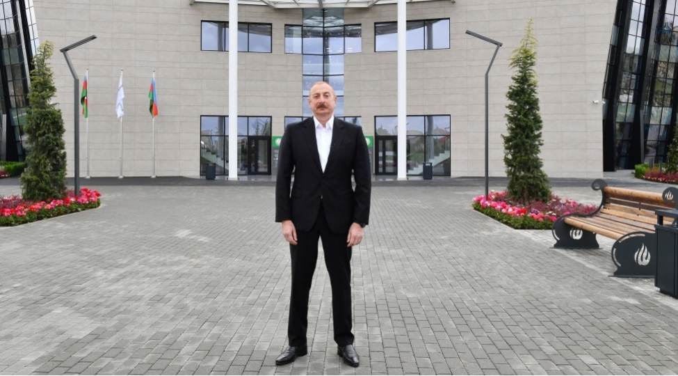 bu-gun-azerbaycan-bayragi-zengezur-daglarinda-dalgalanir