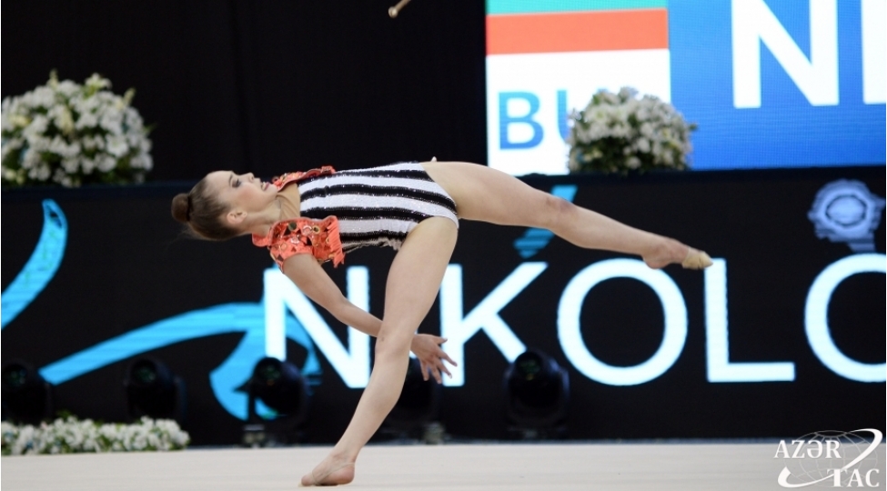 bolqaristanli-gimnast-stiliana-nikolova-bakida-ferdi-yarishlarda-uchuncu-qizil-medala-sahib-olub