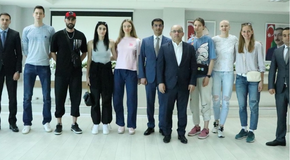voleybol-federasiyasinin-prezidenti-komandalarin-meshqchileri-ve-legionerle-gorushub