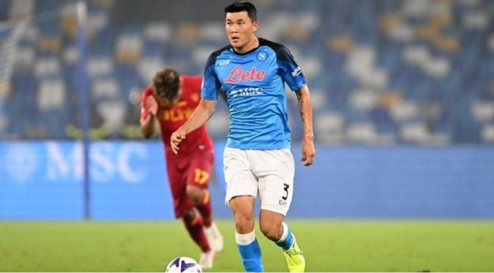 napolinin-futbolchusu-herbi-xidmete-gedir