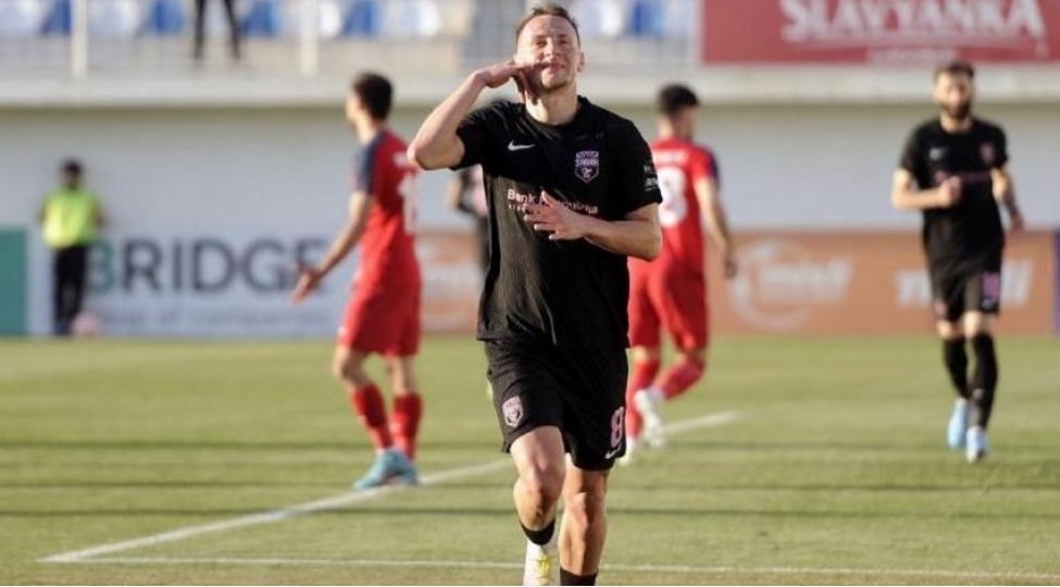 sabahin-futbolchusu-aleksey-kashuk-azerbaycan-chempionatlari-tarixine-dushub
