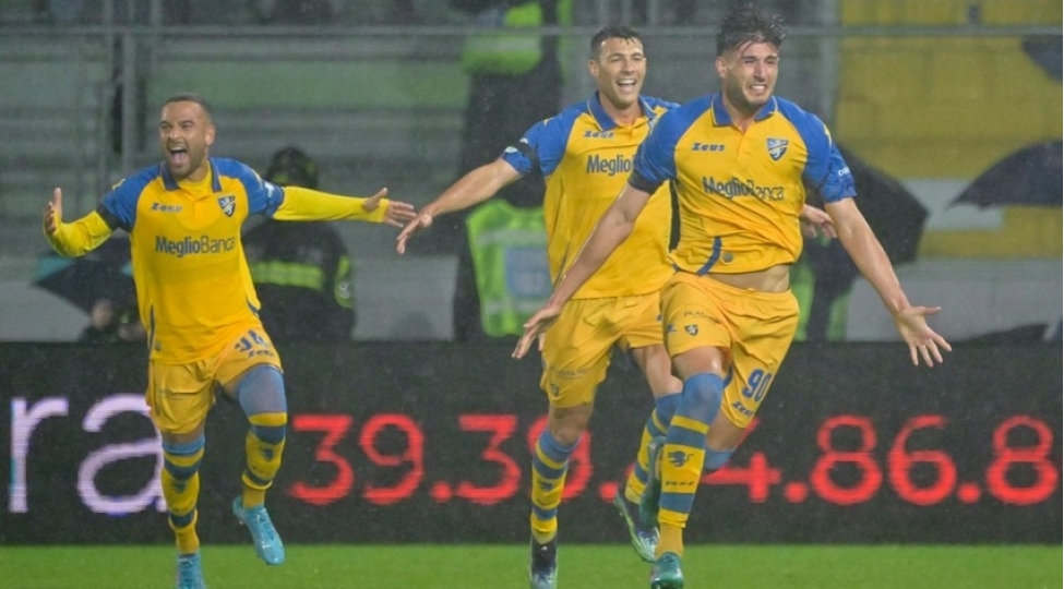 frosinone-italiya-a-seriyasina-vesiqe-qazanib