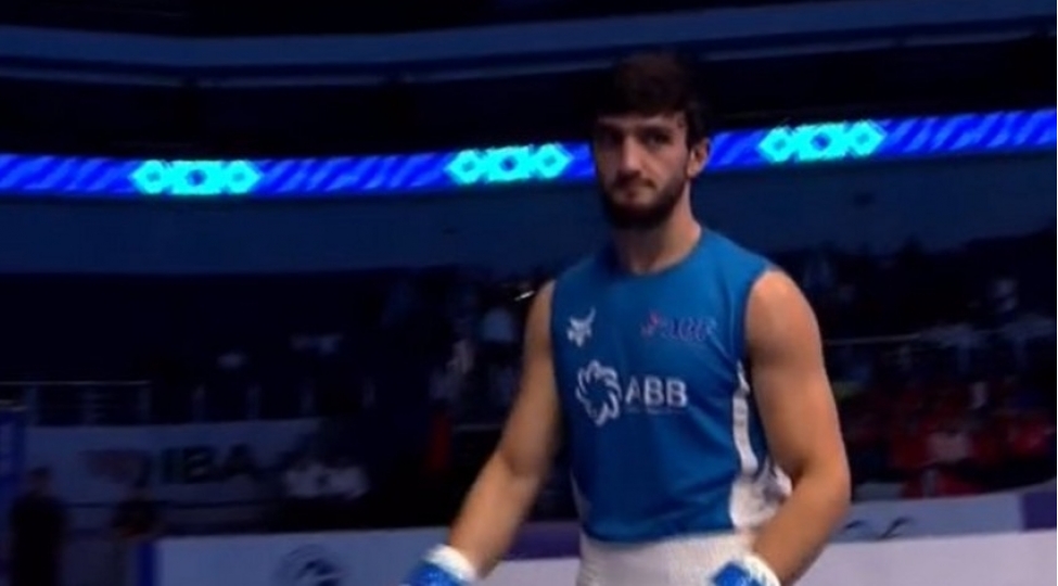 azerbaycan-bokschusu-dunya-chempionatinda-iranli-reqibine-qalib-gelib