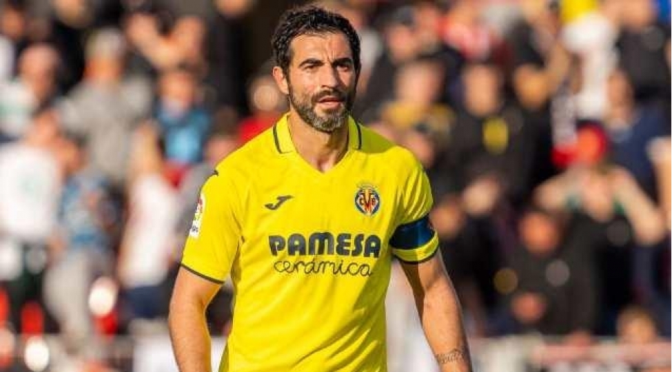 38-yashli-meshhur-futbolchu-ile-muqavile-uzadildi