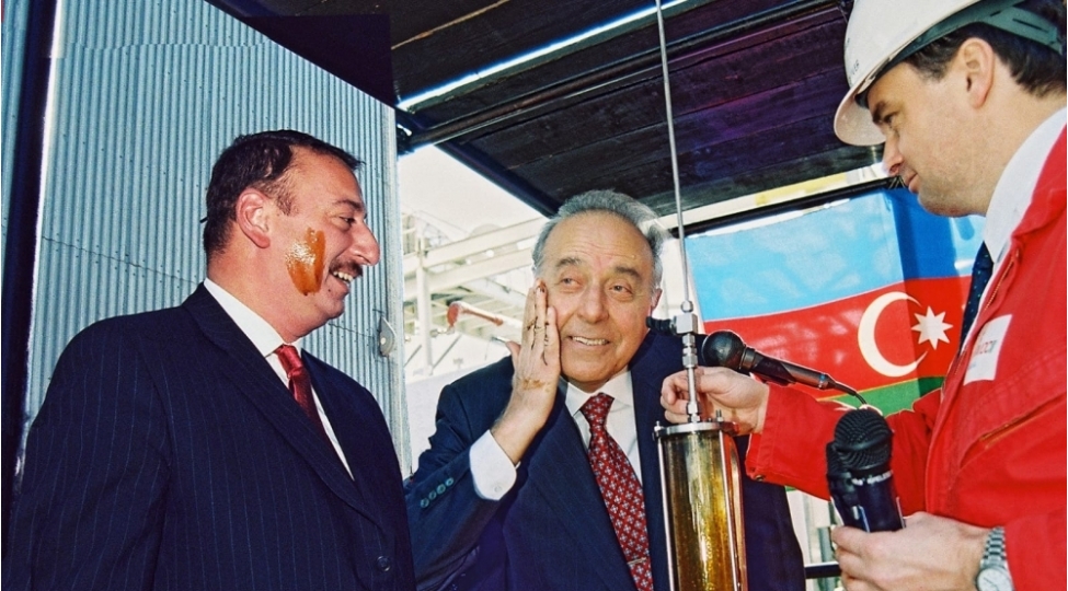 umummilli-lider-heyder-eliyev-dovlete-ve-xalqa-xidmetin-ali-meyarini-yaratmish-tarixi-shexsiyyet