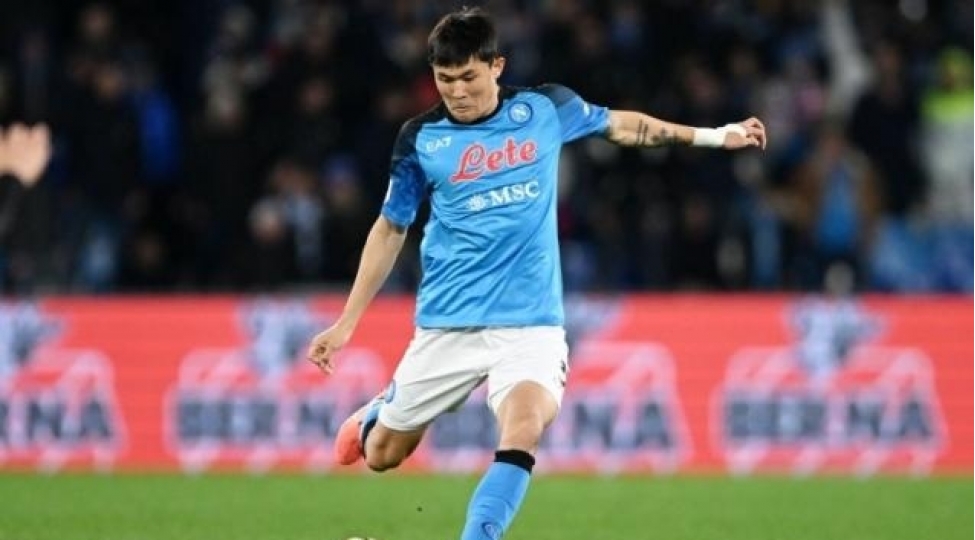 manchester-yunayted-cenubi-koreyali-futbolchu-ile-danishiqlara-bashladi