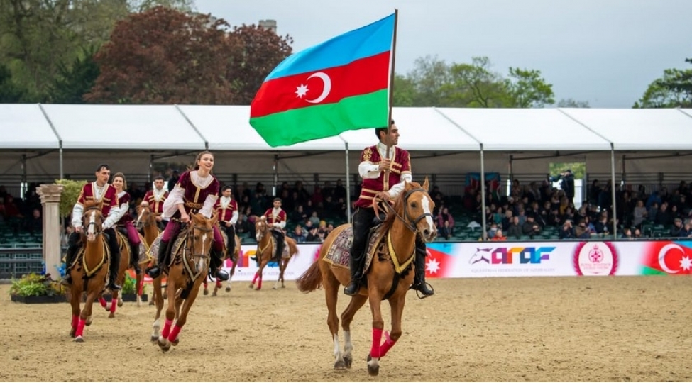 qarabag-atlarinin-qatildigi-shou-basha-chatib-foto