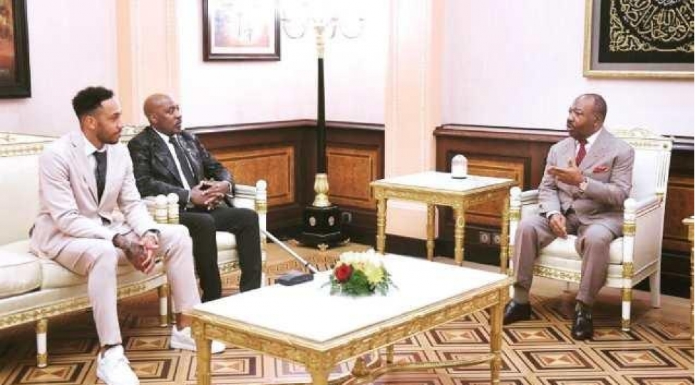 obameyanq-qabon-prezidenti-ile-gorushdu-ve-qerarini-deyishdi