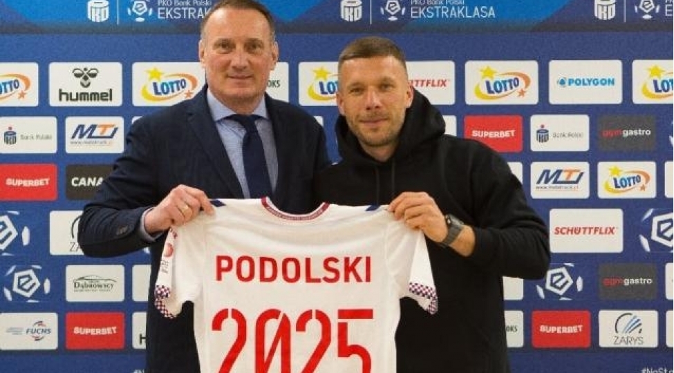 podolski-ile-yeni-muqavile-imzalandi