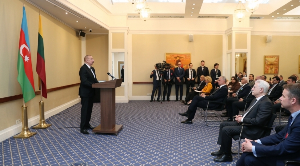 litva-ve-azerbaycan-oz-regionlarinda-muhum-dashimalar-qovshagidir