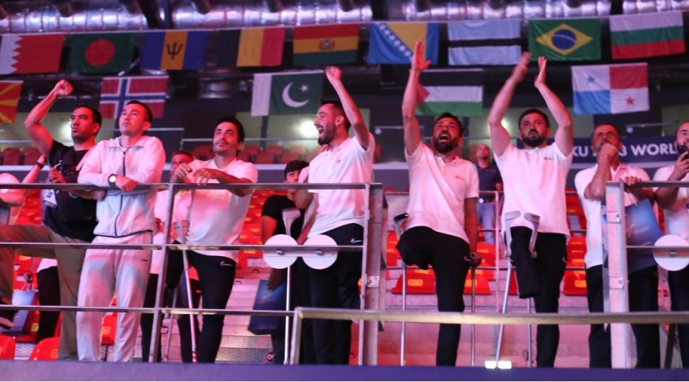azerbaycan-ve-turkiye-qazileri-taekvondo-uzre-dunya-chempionatini-izleyib
