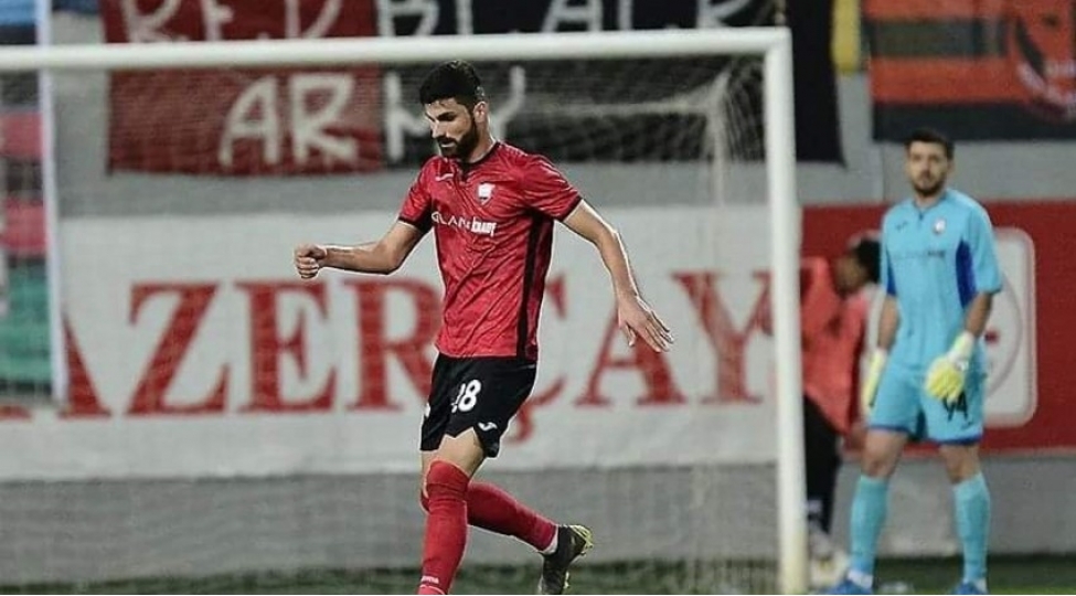 qebele-daha-bir-futbolchusu-ile-muqavileni-yenileyib