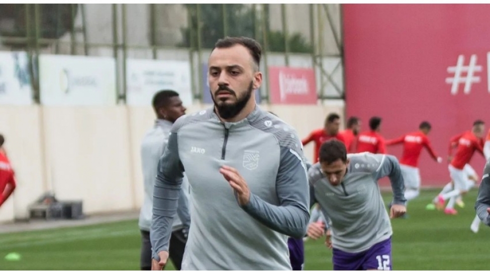 sumqayit-futbolchusu-ile-iki-illik-muqavile-imzalayib